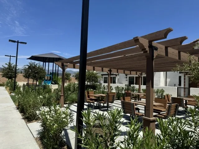16100 Lumia Fontana, CA 92336