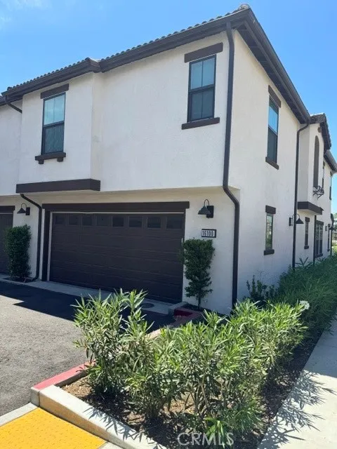 16100 Lumia Fontana, CA 92336