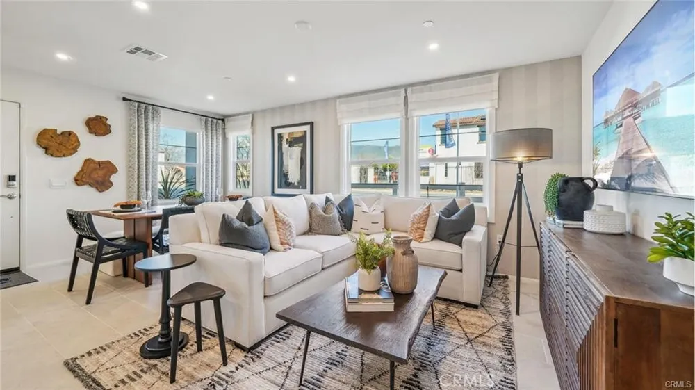 16100 Lumia Fontana, CA 92336