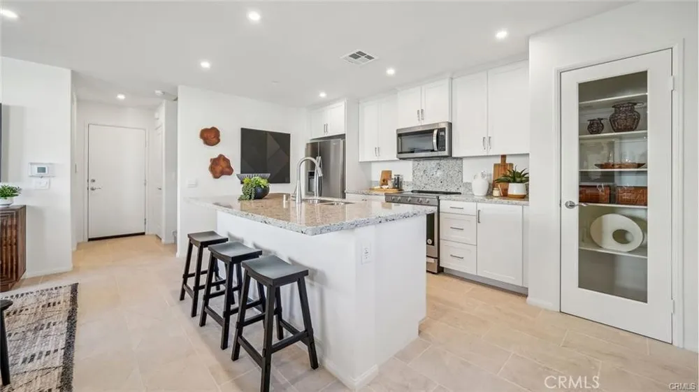16100 Lumia Fontana, CA 92336