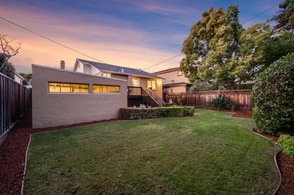 1945 Birch Avenue San Carlos, CA 94070