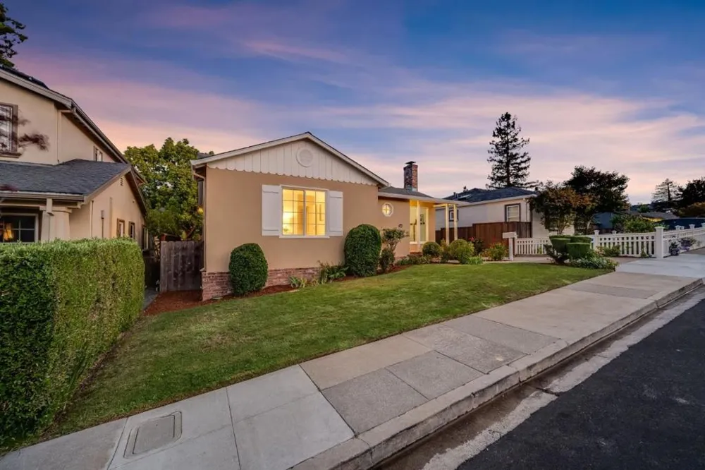 1945 Birch Avenue San Carlos, CA 94070