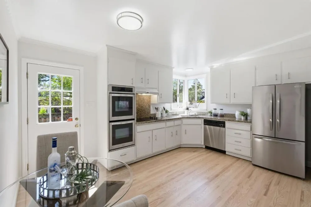1945 Birch Avenue San Carlos, CA 94070