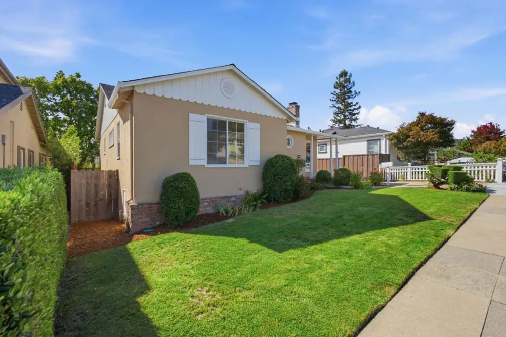 1945 Birch Avenue San Carlos, CA 94070