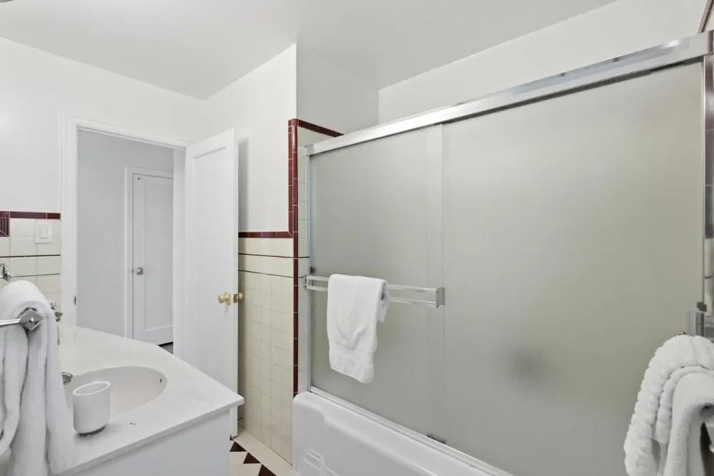 1945 Birch Avenue San Carlos, CA 94070