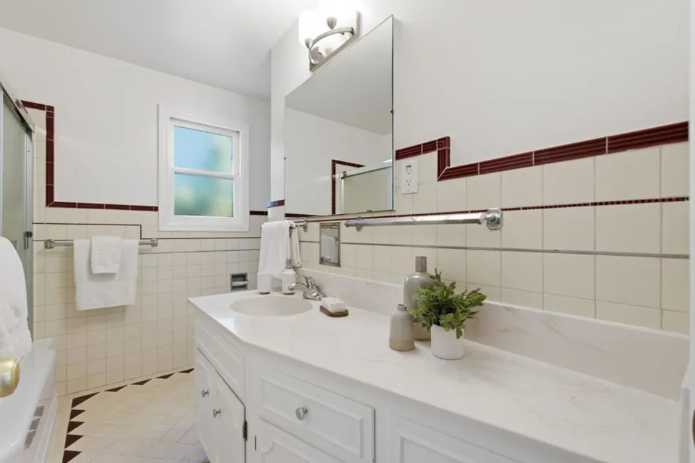 1945 Birch Avenue San Carlos, CA 94070