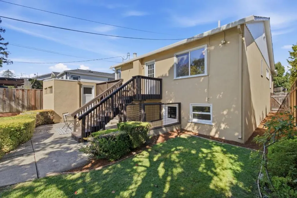 1945 Birch Avenue San Carlos, CA 94070