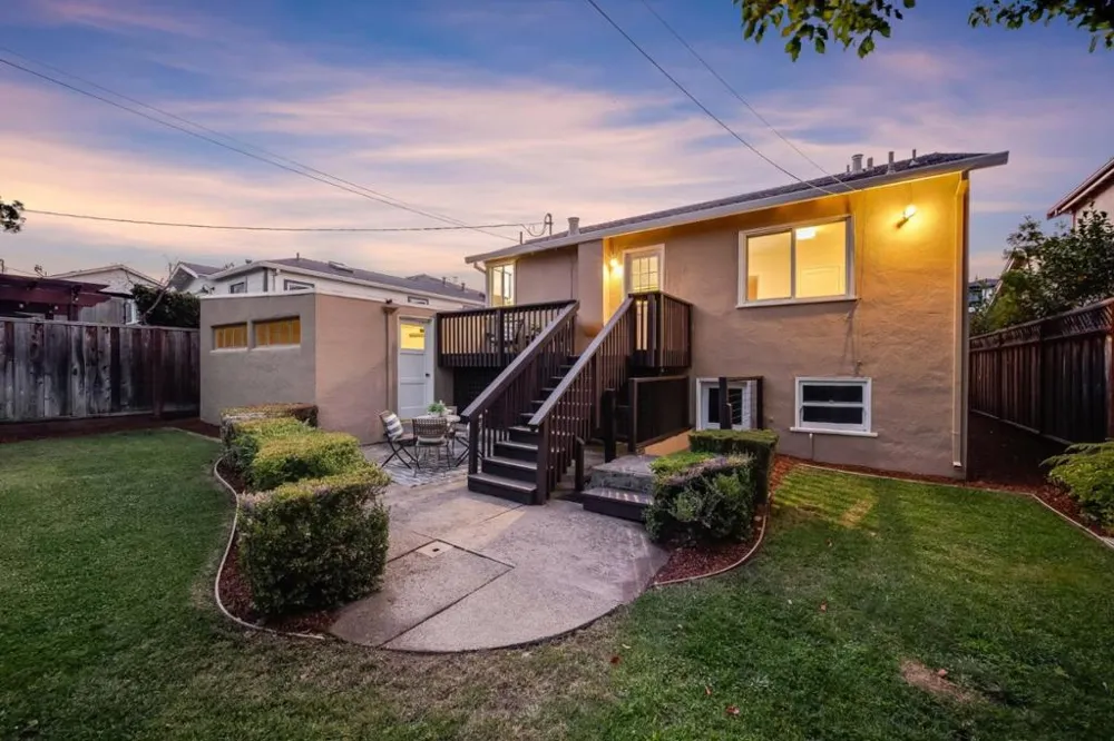 1945 Birch Avenue San Carlos, CA 94070
