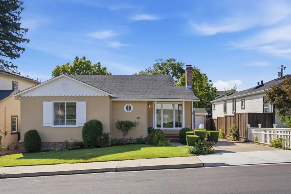 1945 Birch Avenue San Carlos, CA 94070
