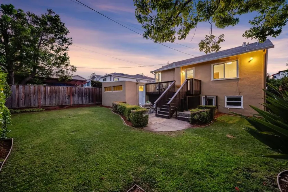 1945 Birch Avenue San Carlos, CA 94070