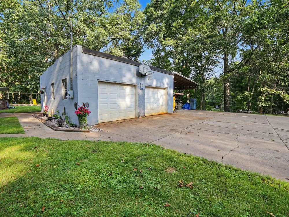 5690 White Road Muskegon, MI 49442