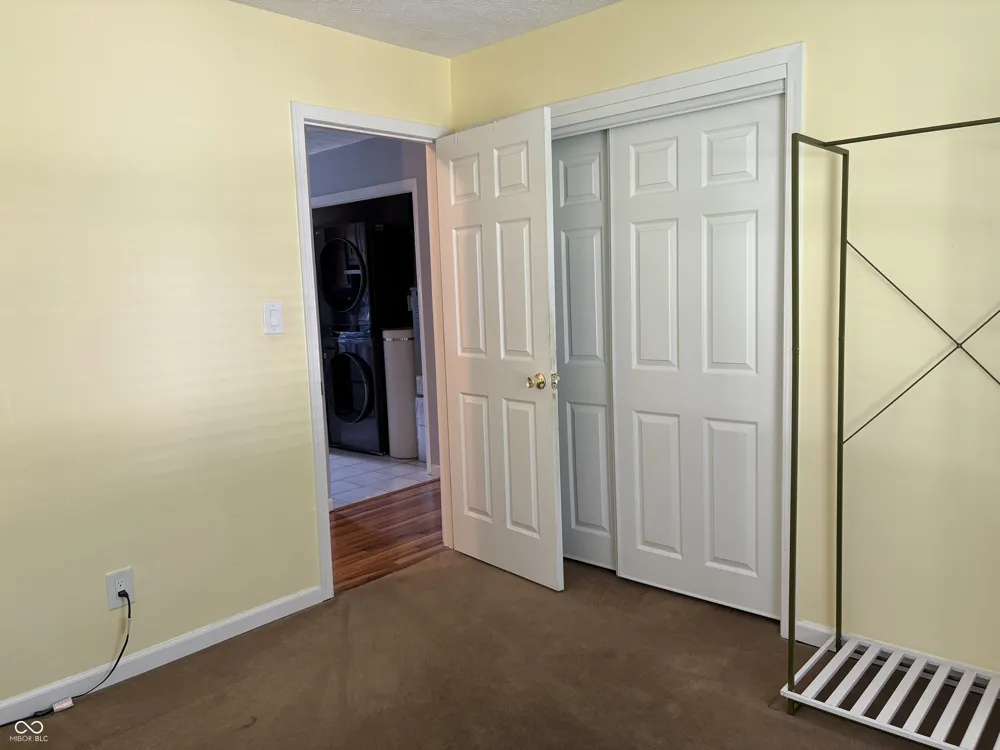 8862 Shawnee Drive Columbus, IN 47201