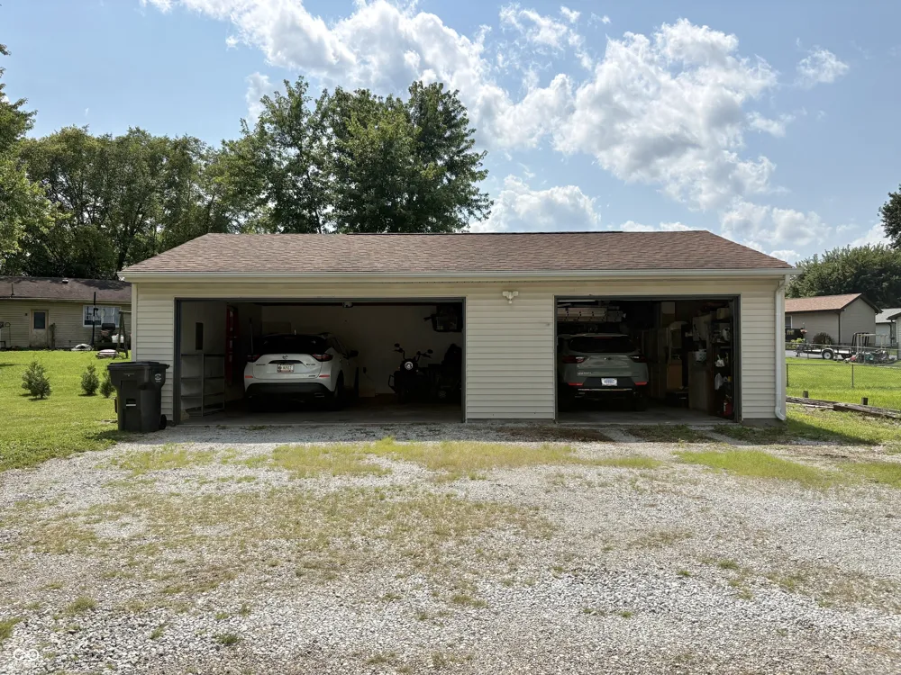 8862 Shawnee Drive Columbus, IN 47201