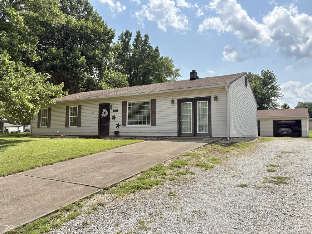 8862 Shawnee Drive Columbus, IN 47201