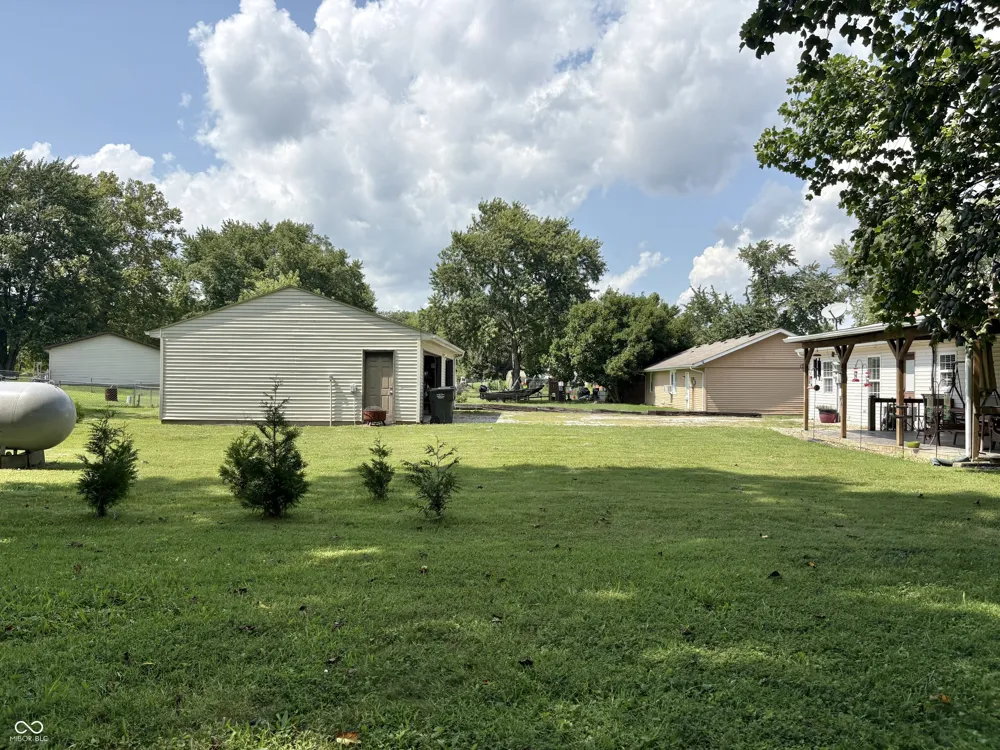 8862 Shawnee Drive Columbus, IN 47201
