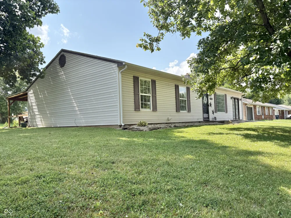 8862 Shawnee Drive Columbus, IN 47201