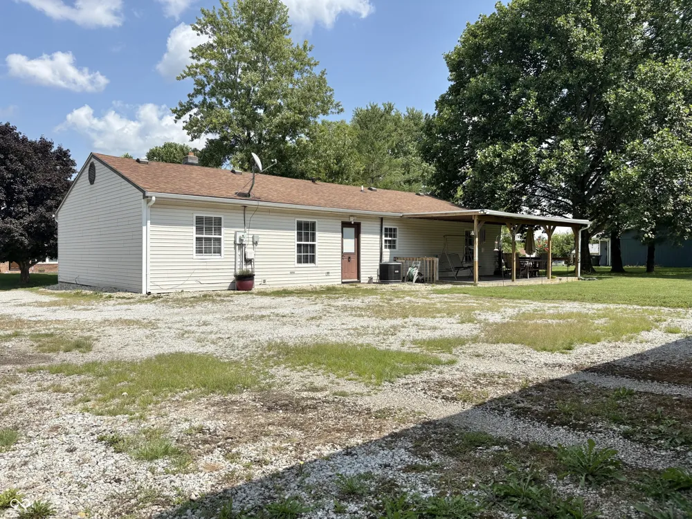8862 Shawnee Drive Columbus, IN 47201