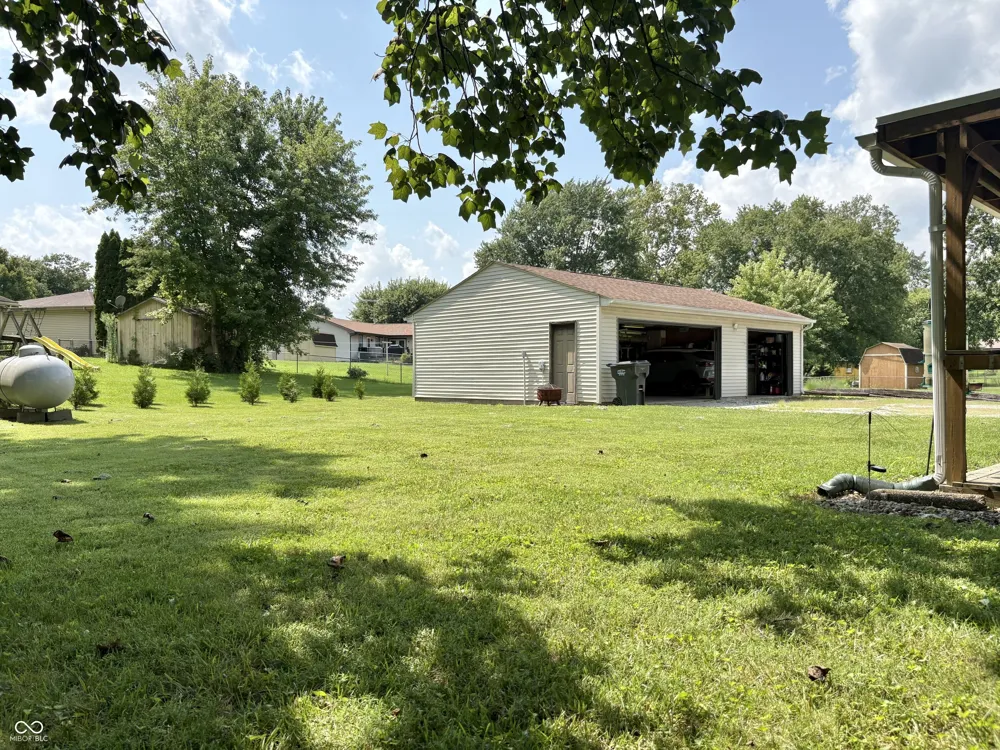 8862 Shawnee Drive Columbus, IN 47201
