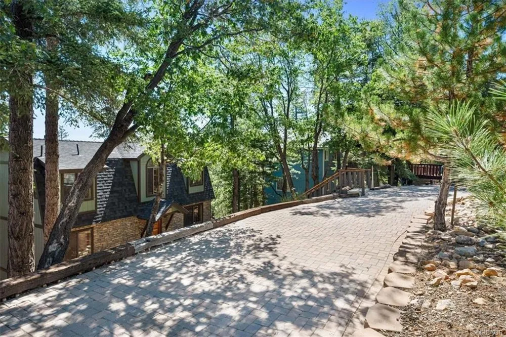 1550 Tuolumne Road Big Bear, CA 92314
