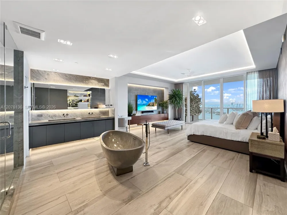 2020 Bayshore Dr #4104 Miami, FL 33137