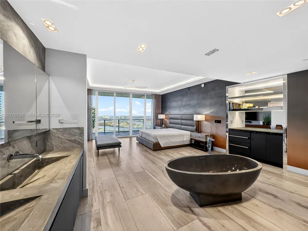 2020 Bayshore Dr #4104 Miami, FL 33137