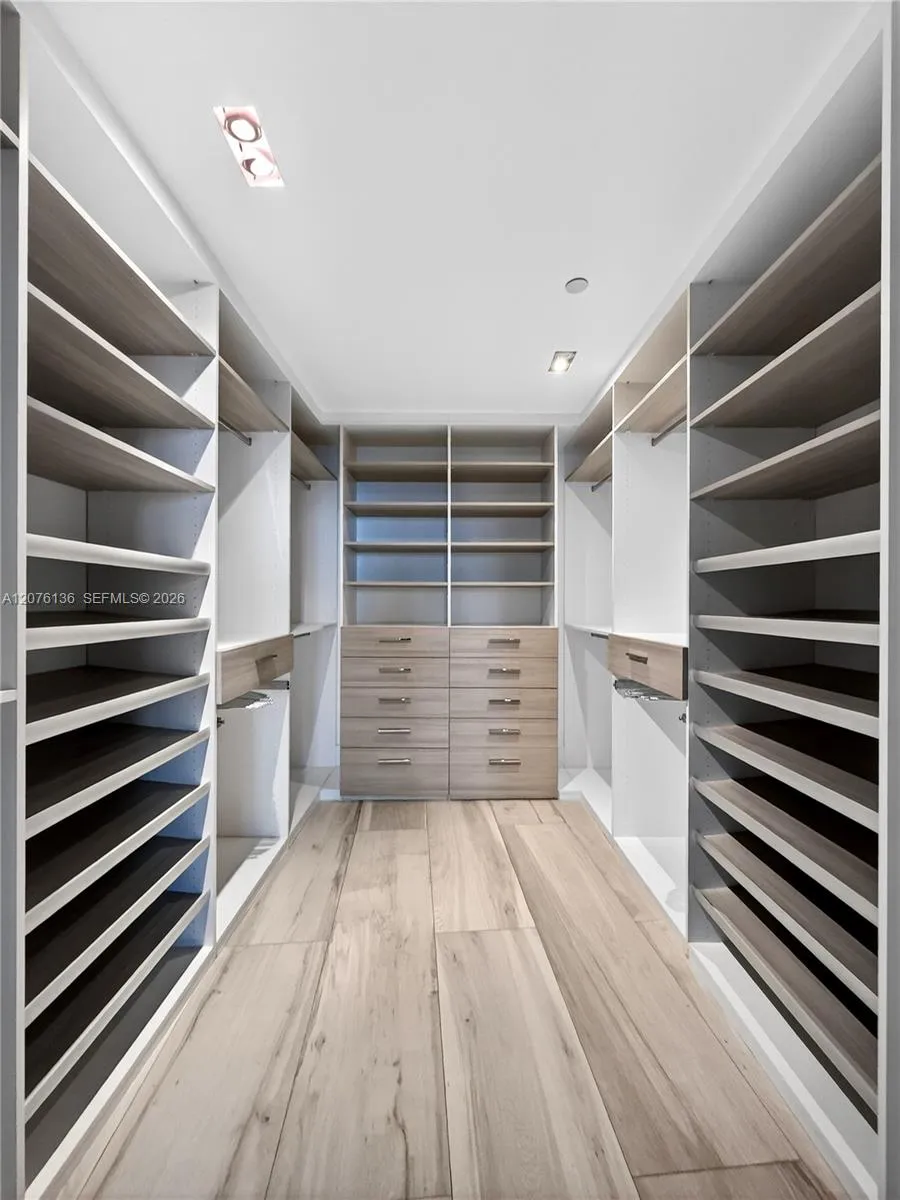 2020 Bayshore Dr #4104 Miami, FL 33137