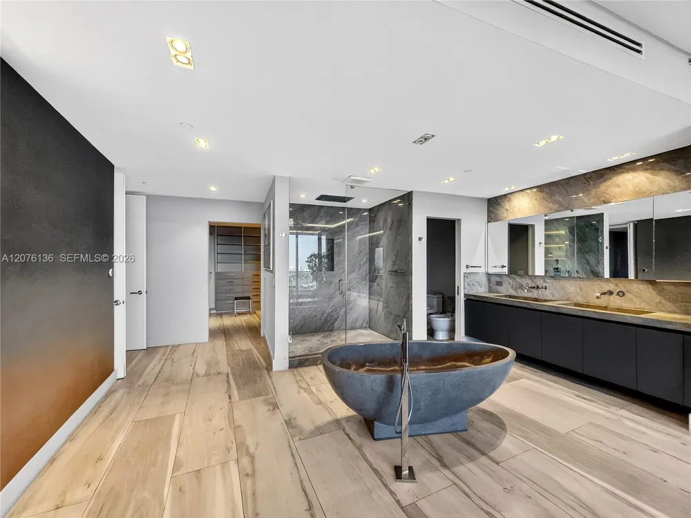 2020 Bayshore Dr #4104 Miami, FL 33137
