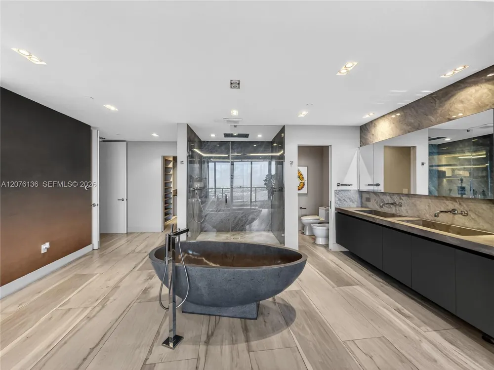 2020 Bayshore Dr #4104 Miami, FL 33137