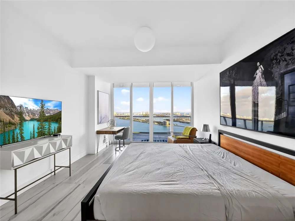 2020 Bayshore Dr #4104 Miami, FL 33137