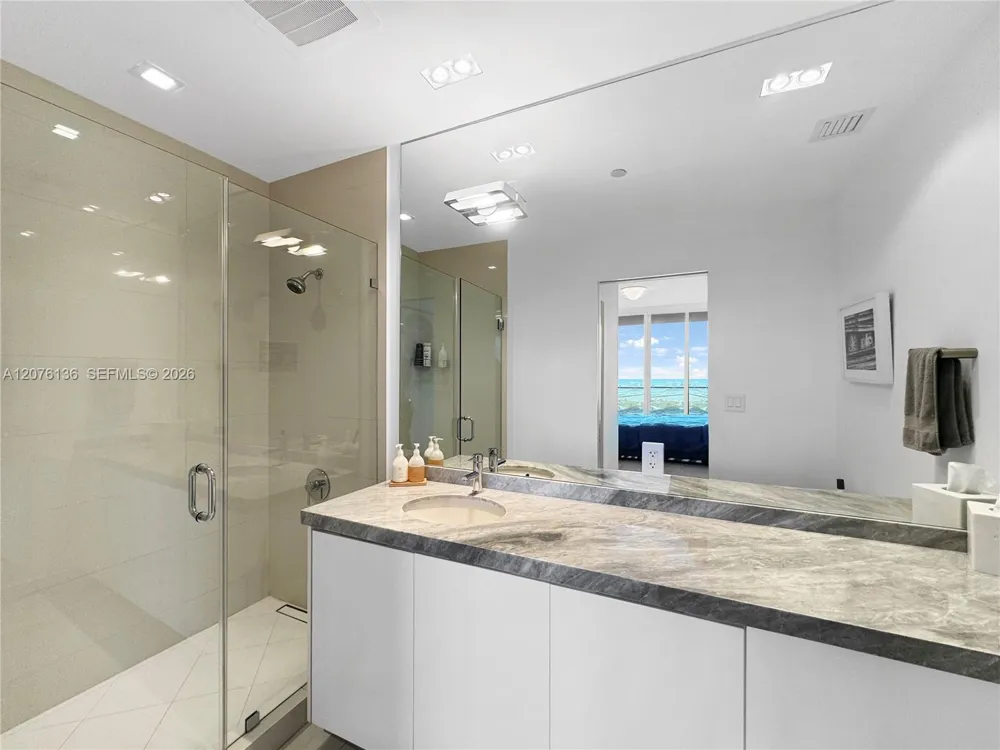 2020 Bayshore Dr #4104 Miami, FL 33137