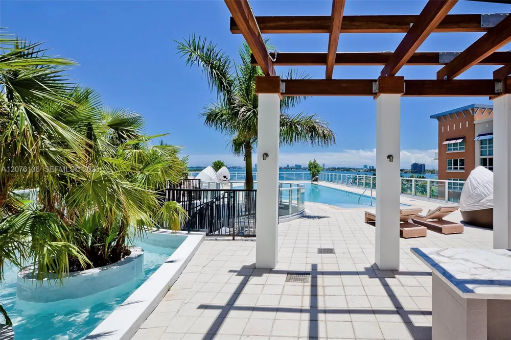 2020 Bayshore Dr #4104 Miami, FL 33137
