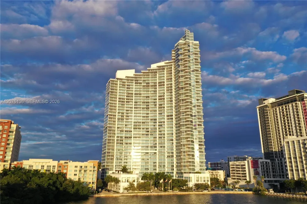2020 Bayshore Dr #4104 Miami, FL 33137