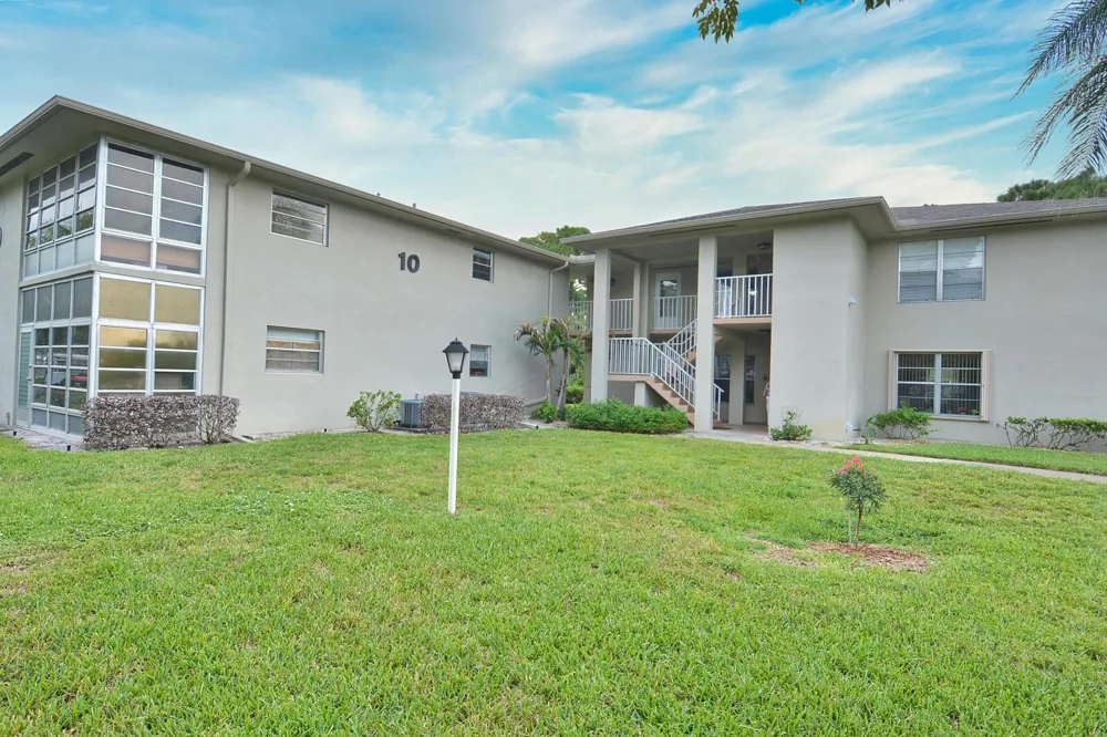 10 LAKE VISTA TRAIL #203 Port St. Lucie, FL 34952