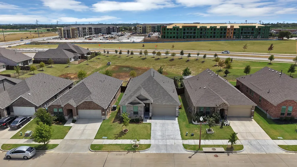 3101 Paruament Drive Denton, TX 76207