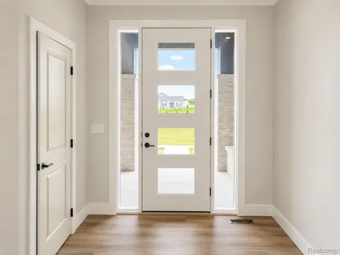 5 DAISY LANE