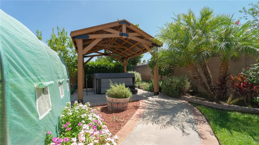 6050 E Malton Avenue Simi Valley, CA 93063