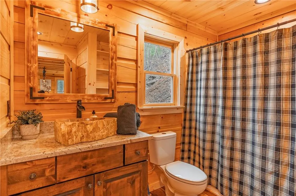 138 Rhondas Way Ellijay, GA 30540