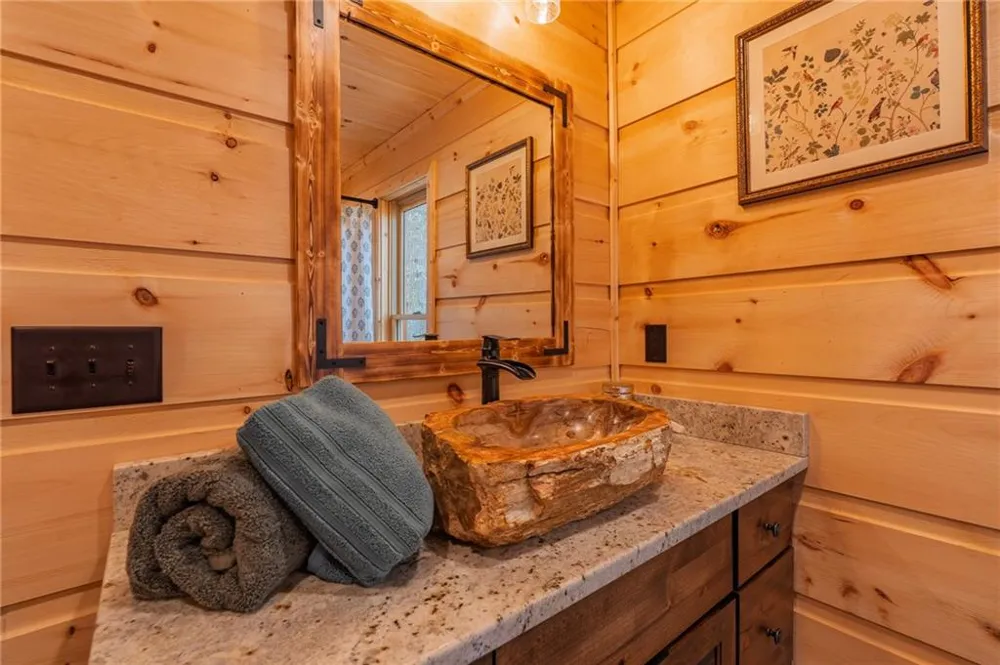 138 Rhondas Way Ellijay, GA 30540