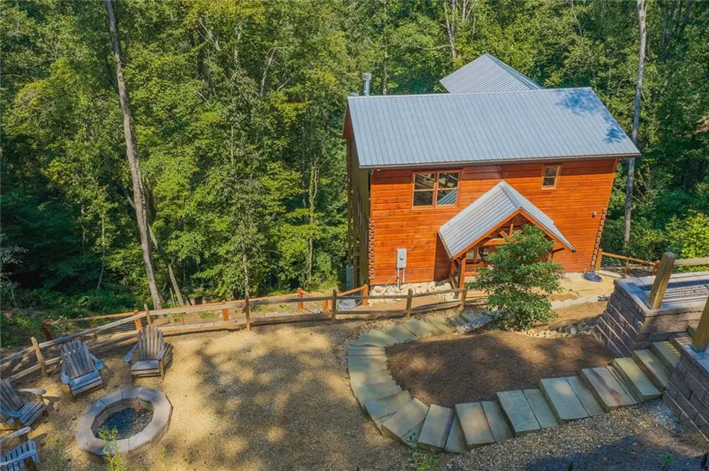 138 Rhondas Way Ellijay, GA 30540