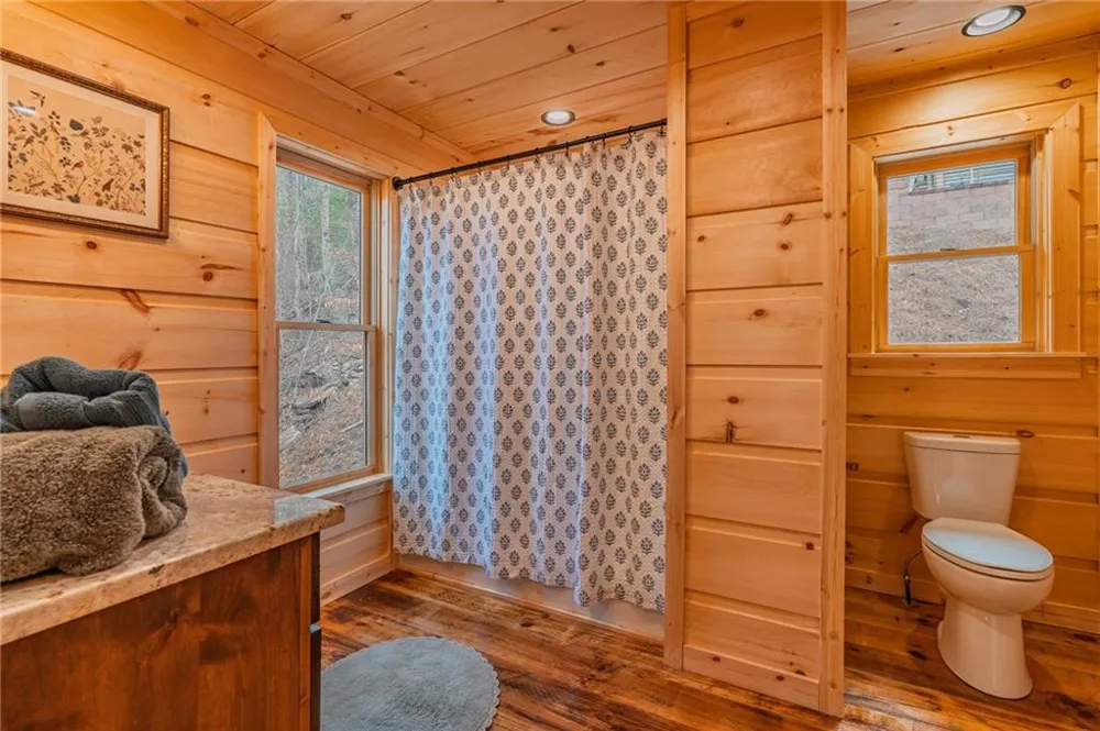 138 Rhondas Way Ellijay, GA 30540