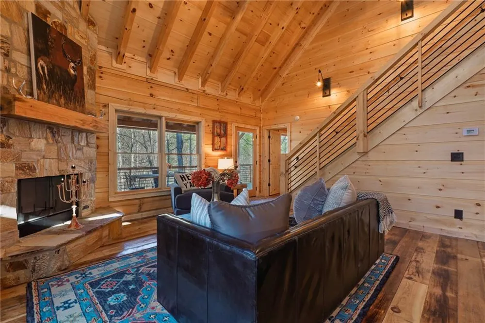 138 Rhondas Way Ellijay, GA 30540