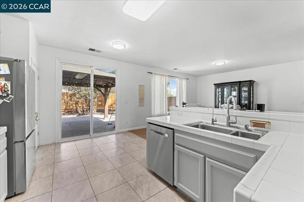 563 Silver Saddle Dr Pittsburg, CA 94565