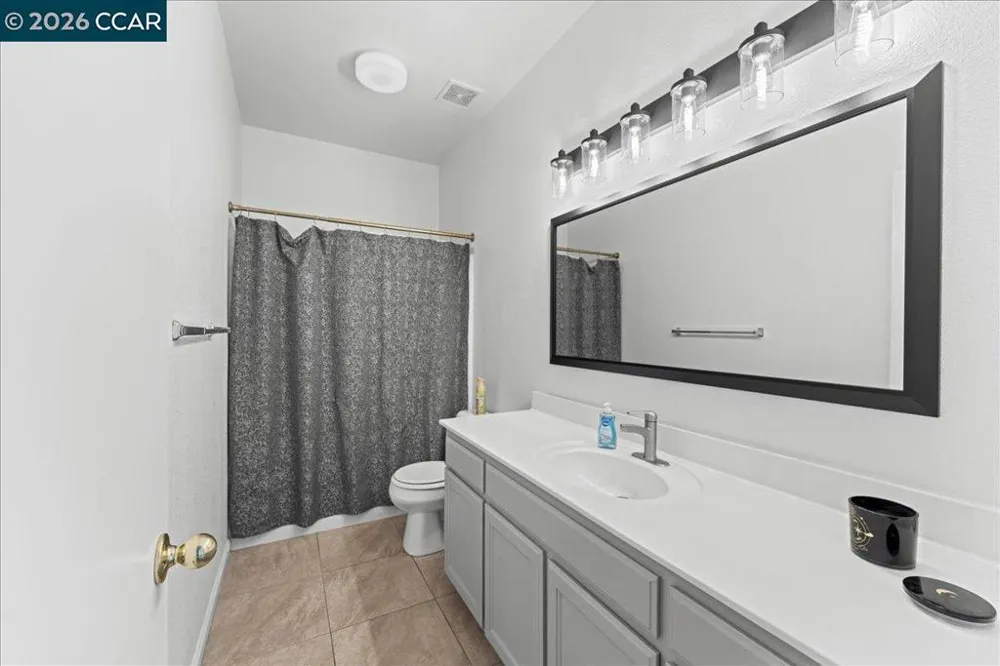 563 Silver Saddle Dr Pittsburg, CA 94565