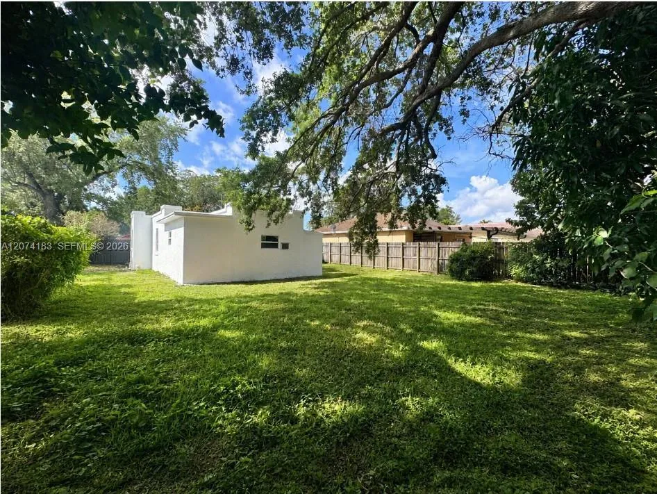 3351 NW 52nd St Miami, FL 33142