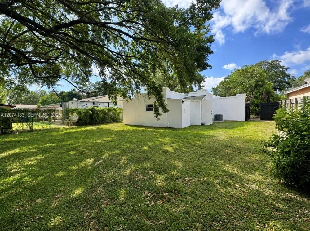 3351 NW 52nd St Miami, FL 33142
