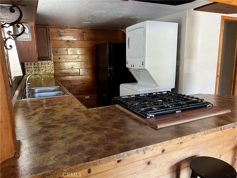 1374 Rock Ridge Lake Arrowhead, CA 92352