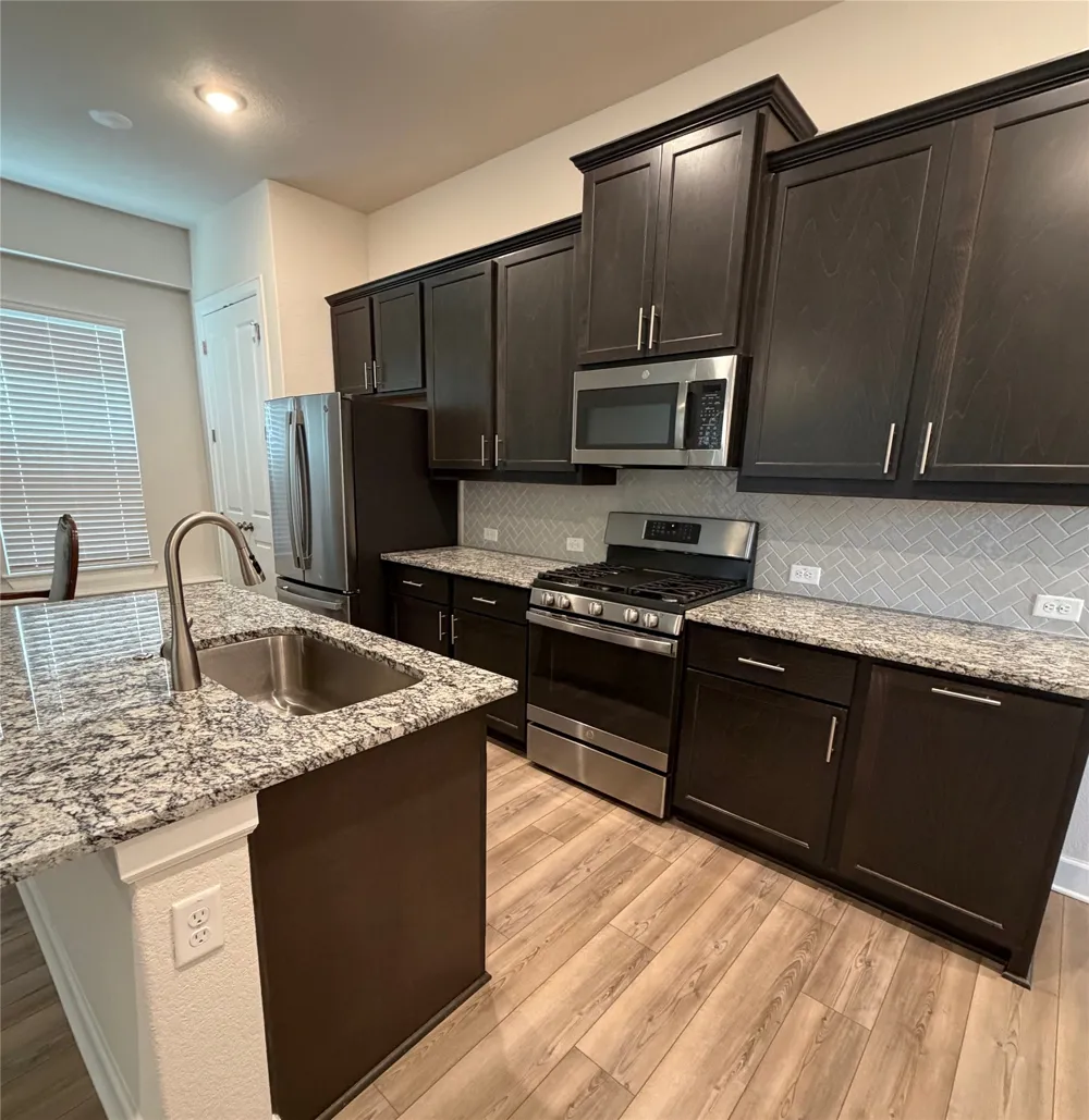 211 Darley Oak Drive Dripping Springs, TX 78620