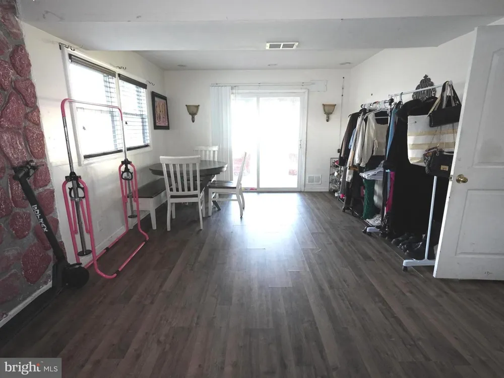 408 JENNIFER LANE Williamstown, NJ 08094