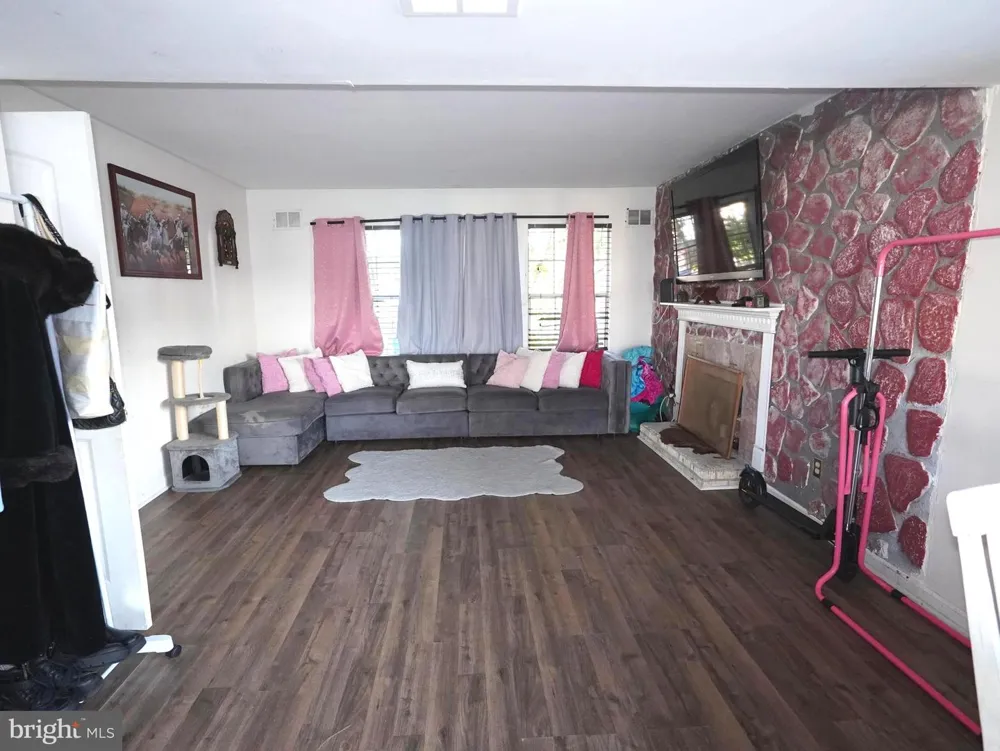 408 JENNIFER LANE Williamstown, NJ 08094