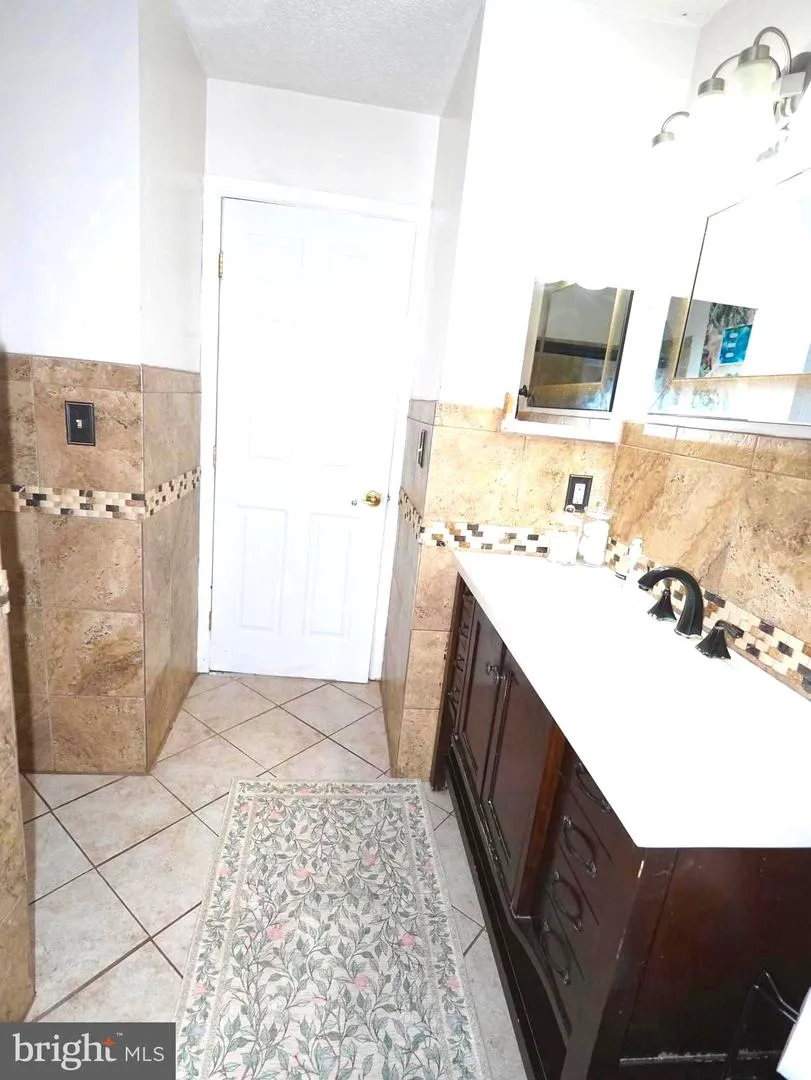 408 JENNIFER LANE Williamstown, NJ 08094